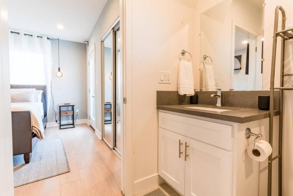 Calm & Cozy 2 Bedroom Townhome 10 Min From Universal Studios ロサンゼルス エクステリア 写真