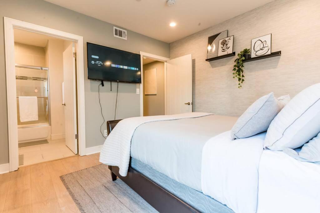 Calm & Cozy 2 Bedroom Townhome 10 Min From Universal Studios ロサンゼルス エクステリア 写真